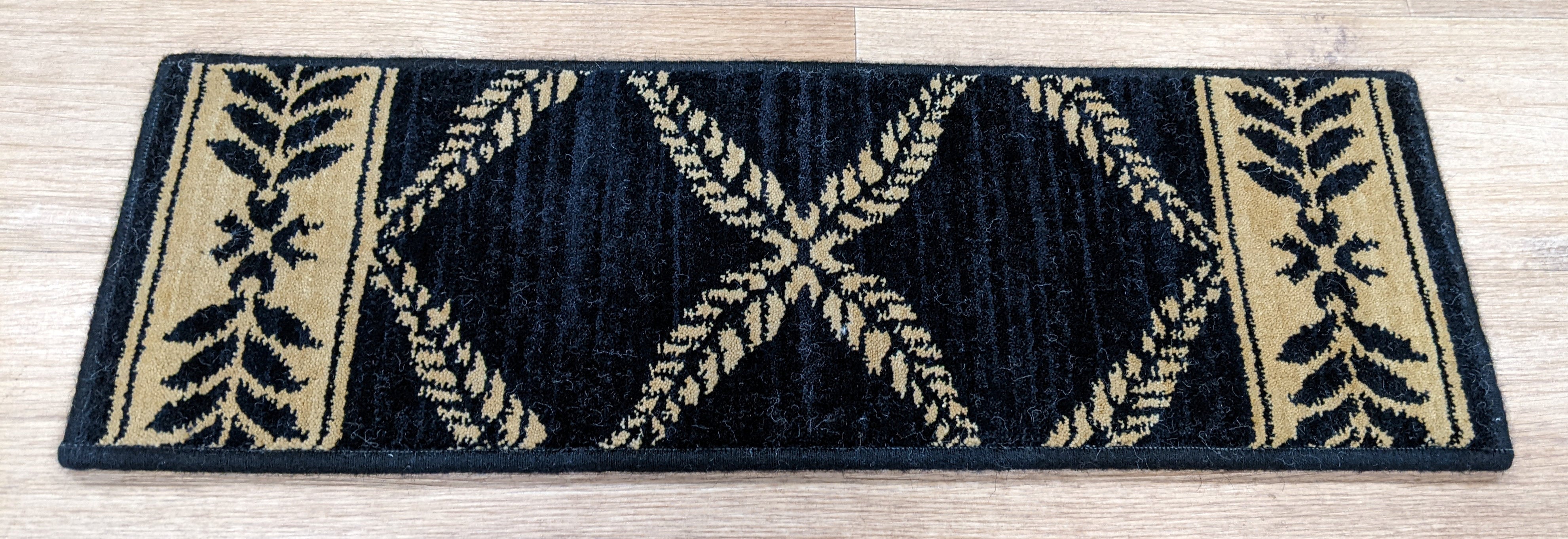 Rug Depot Home Stair Runners Chateau Normandy NO21 Onyx 27 and 36 Inch Stair Runner and Stair Treads