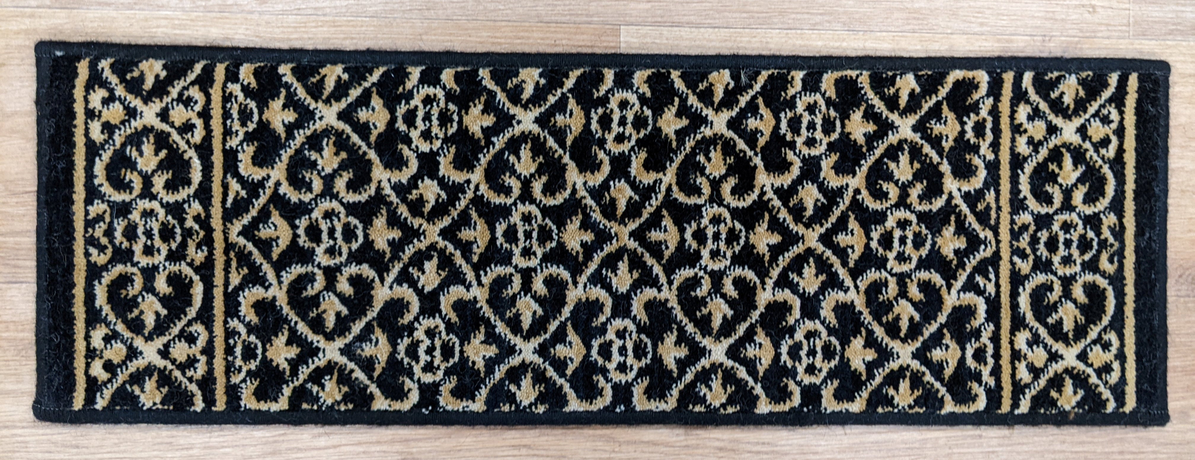 Rug Depot Home Stair Runners Chateau Riems RM21 Onyx 27 and 36 Inch Stair Runner and Stair Treads