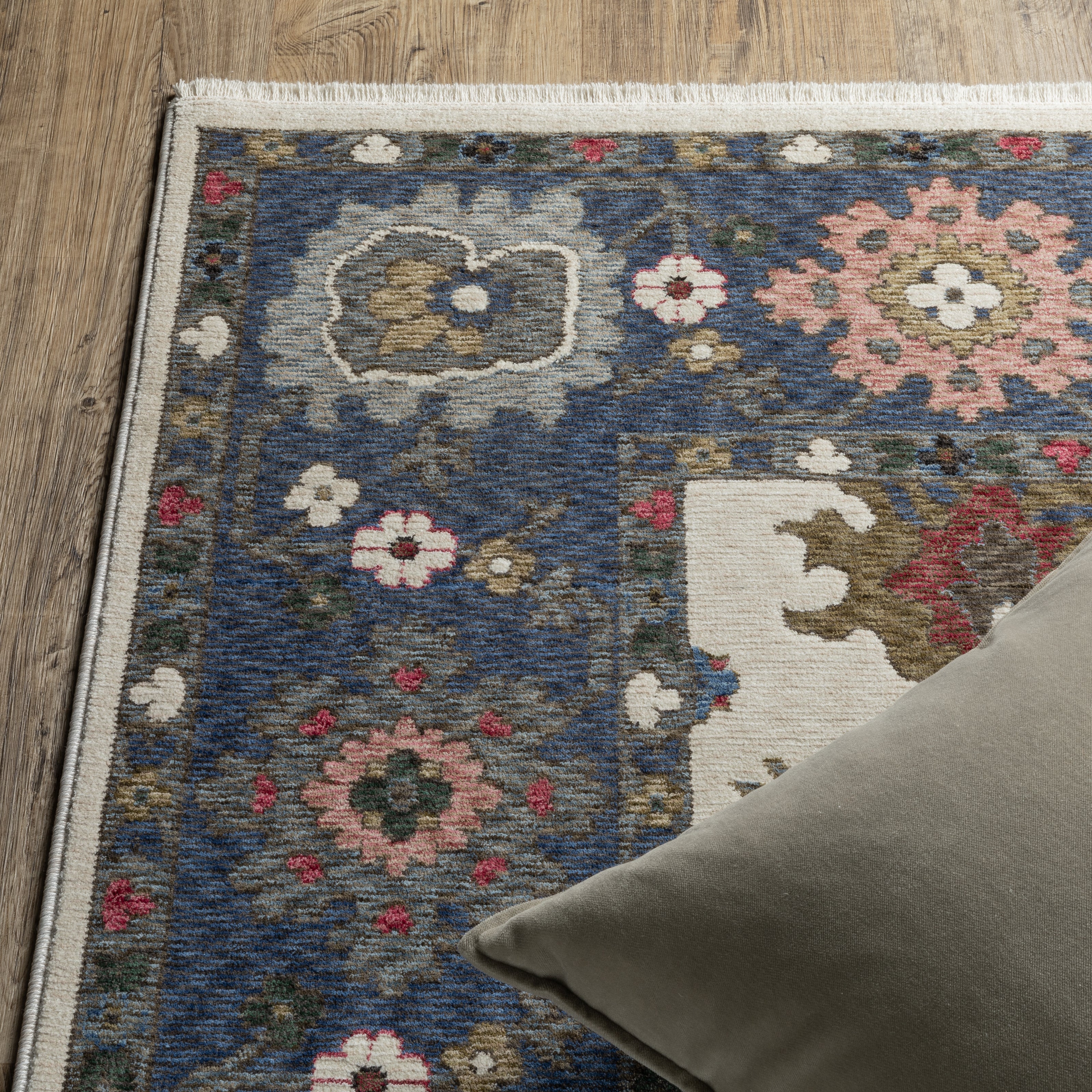 Oriental Weavers Area Rugs Hastings Area Rugs HA01e Ivory/Blue in Many Sizes