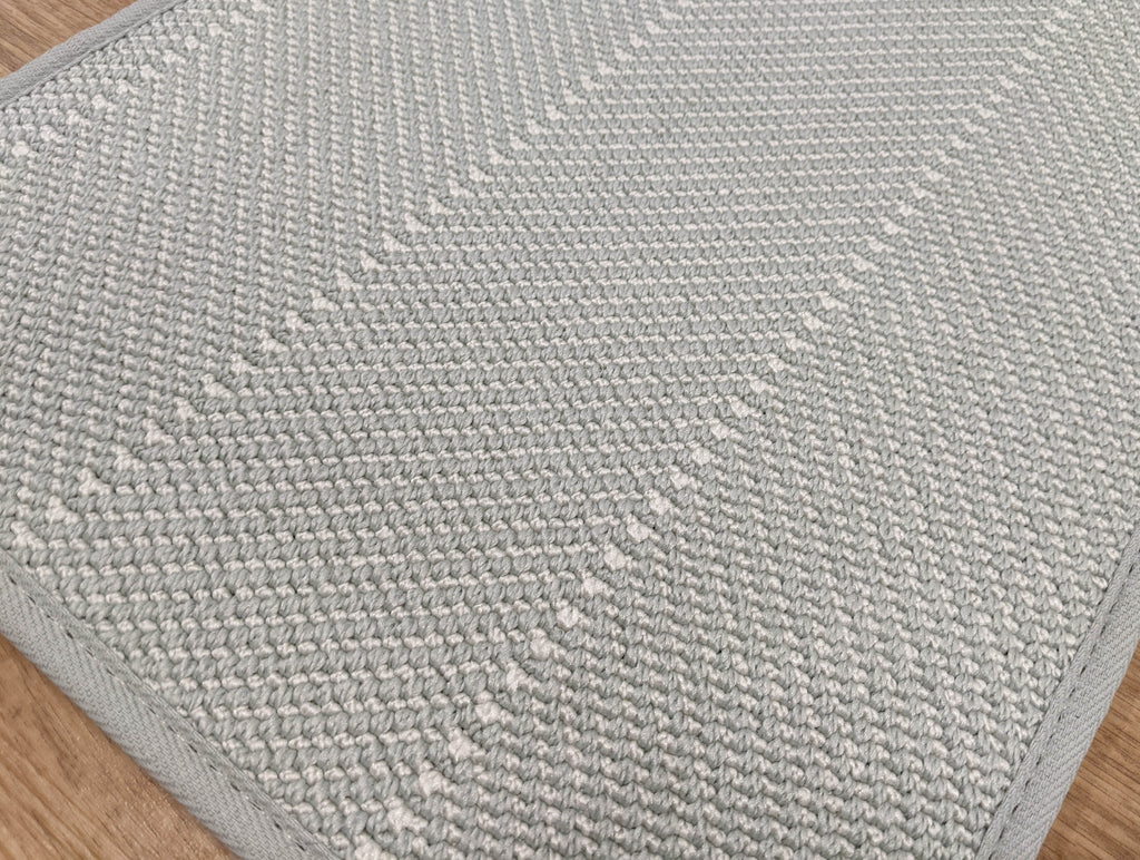 Acpo Lt Ruga Middleton 10 Aqua Lt Blue Stair Treads 27in x 9in and Matching Rugs
