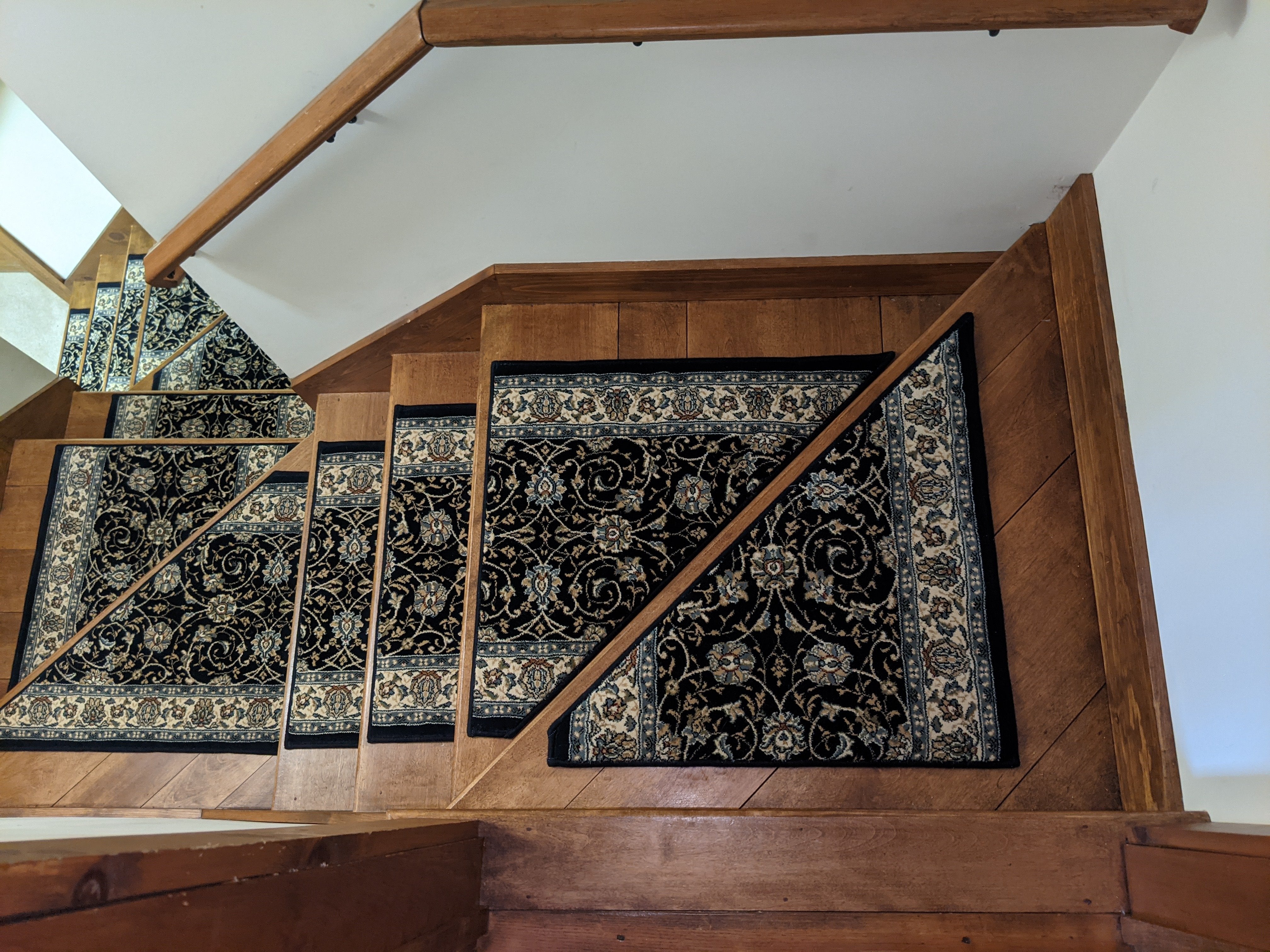 Dynamic Rugs Stair Treads Stair Treads By Dynamic Rugs 57120-3464 Navy 26in and 31in By 9in